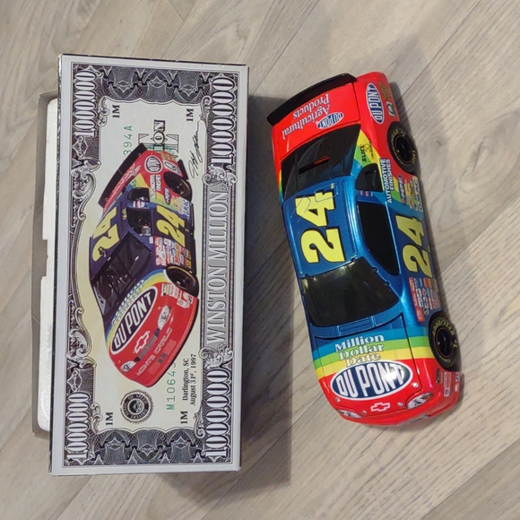 Nascar collection Jeff Gordon car Bank - Picture 9 of 9